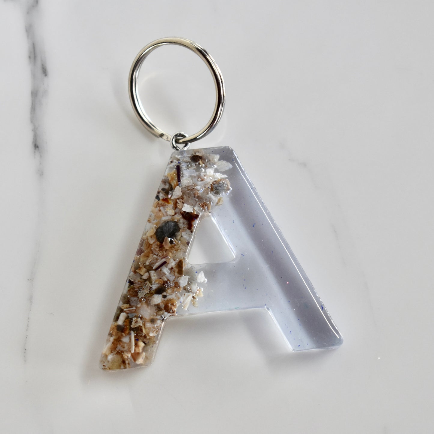 Beautifully hand made resin keychain. A perfect addition to a gift or a great thank you gift for a wedding.