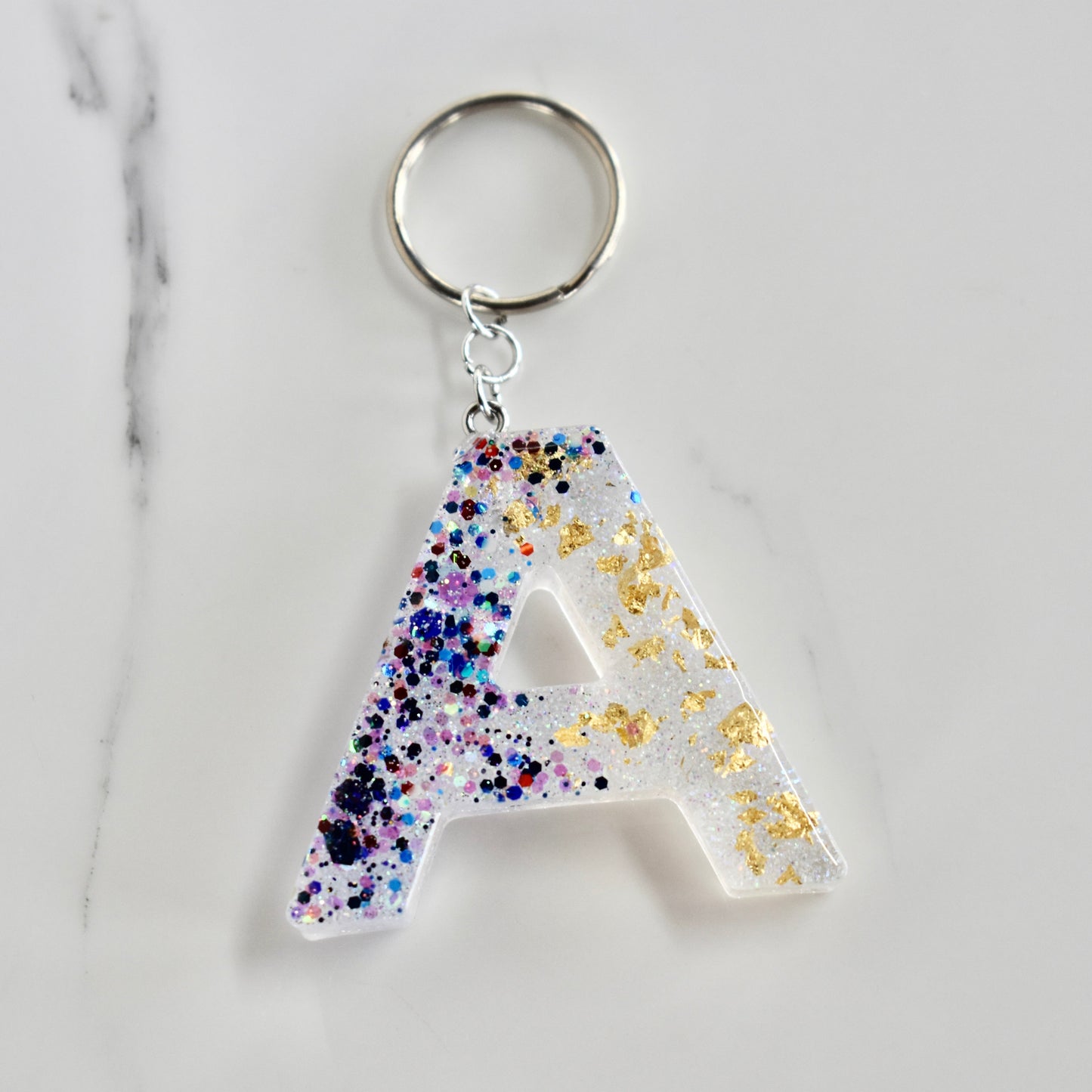 Beautifully hand made resin keychain. A perfect addition to a gift or a great thank you gift for a wedding.