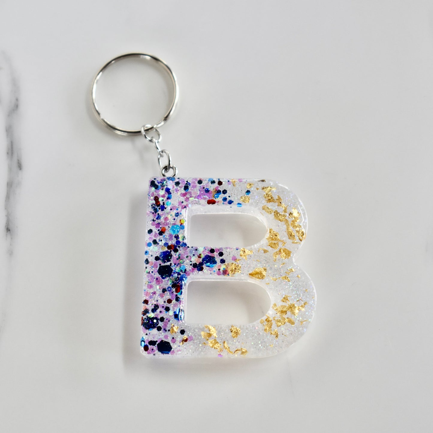 Beautifully hand made resin keychain. A perfect addition to a gift or a great thank you gift for a wedding.