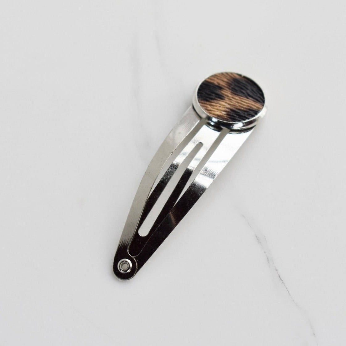 Handmade, small pin clip. Can be made with resin or leather.