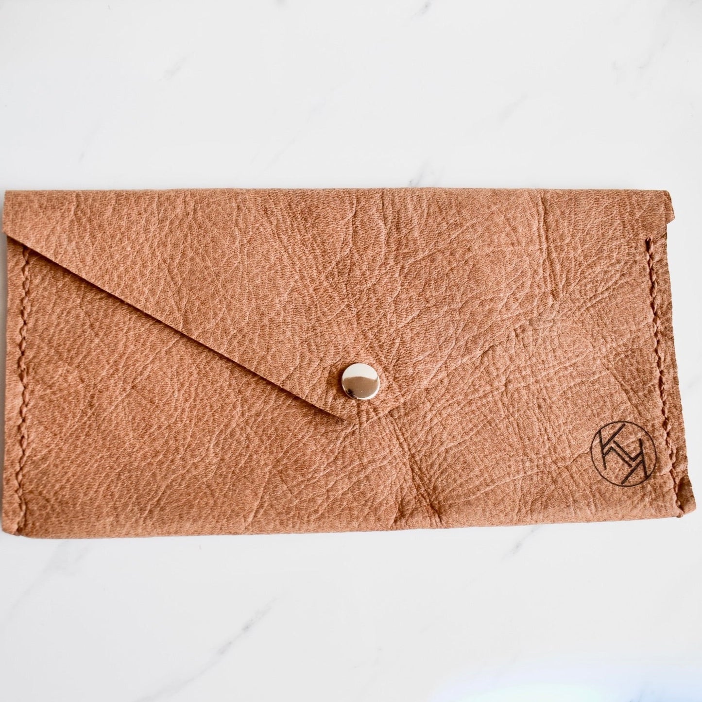 Beautifully handmade and hand stitched leather clutch. Perfect for a quick trip to the shop or even to keep your sunglasses save. Use it as a make up bag or pencil case. This also makes an amazing addition to a bridesmaids gift box.