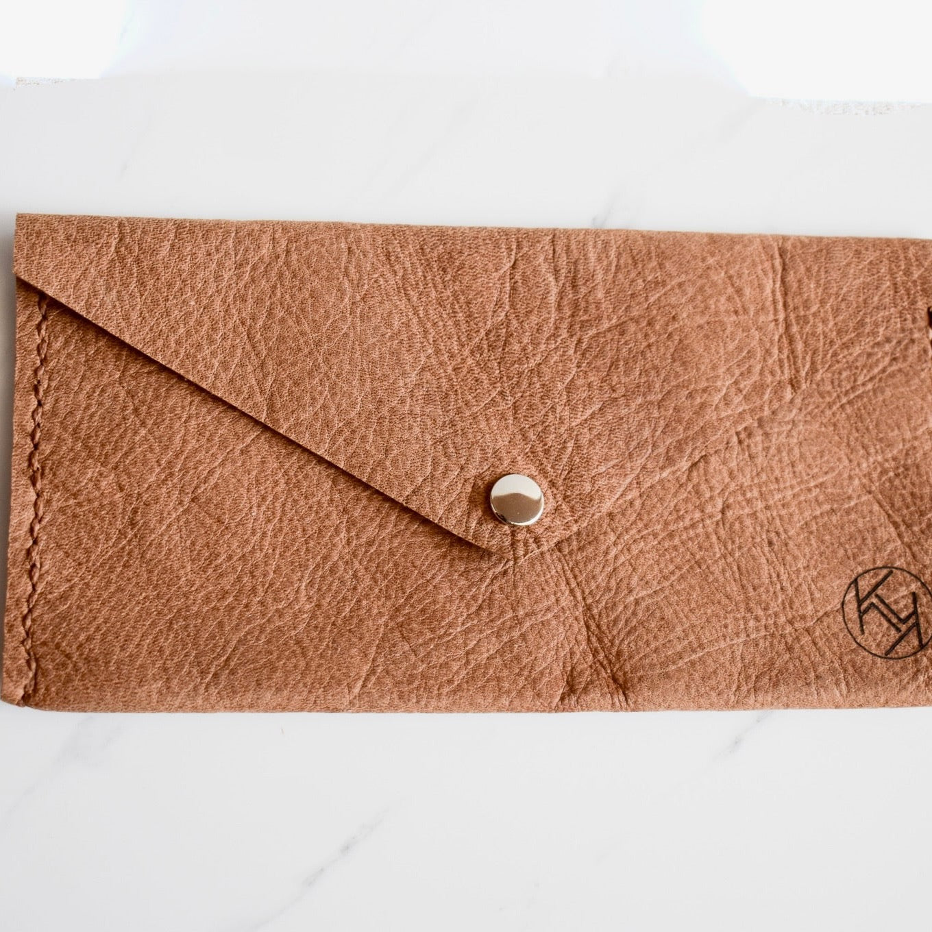 Beautifully handmade and hand stitched leather clutch. Perfect for a quick trip to the shop or even to keep your sunglasses save. Use it as a make up bag or pencil case. This also makes an amazing addition to a bridesmaids gift box.
