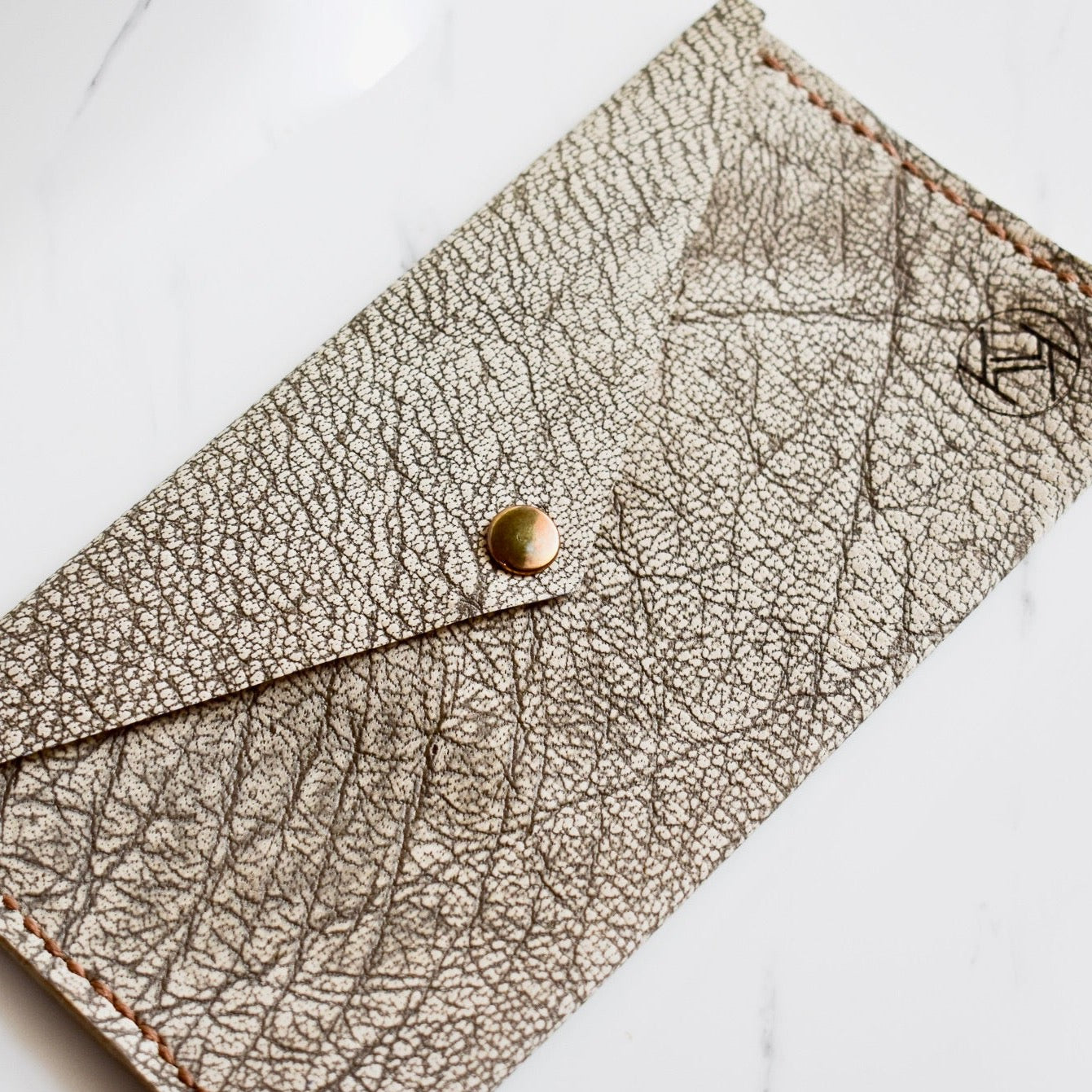 Beautifully handmade and hand stitched leather clutch. Perfect for a quick trip to the shop or even to keep your sunglasses save. Use it as a make up bag or pencil case. This also makes an amazing addition to a bridesmaids gift box.