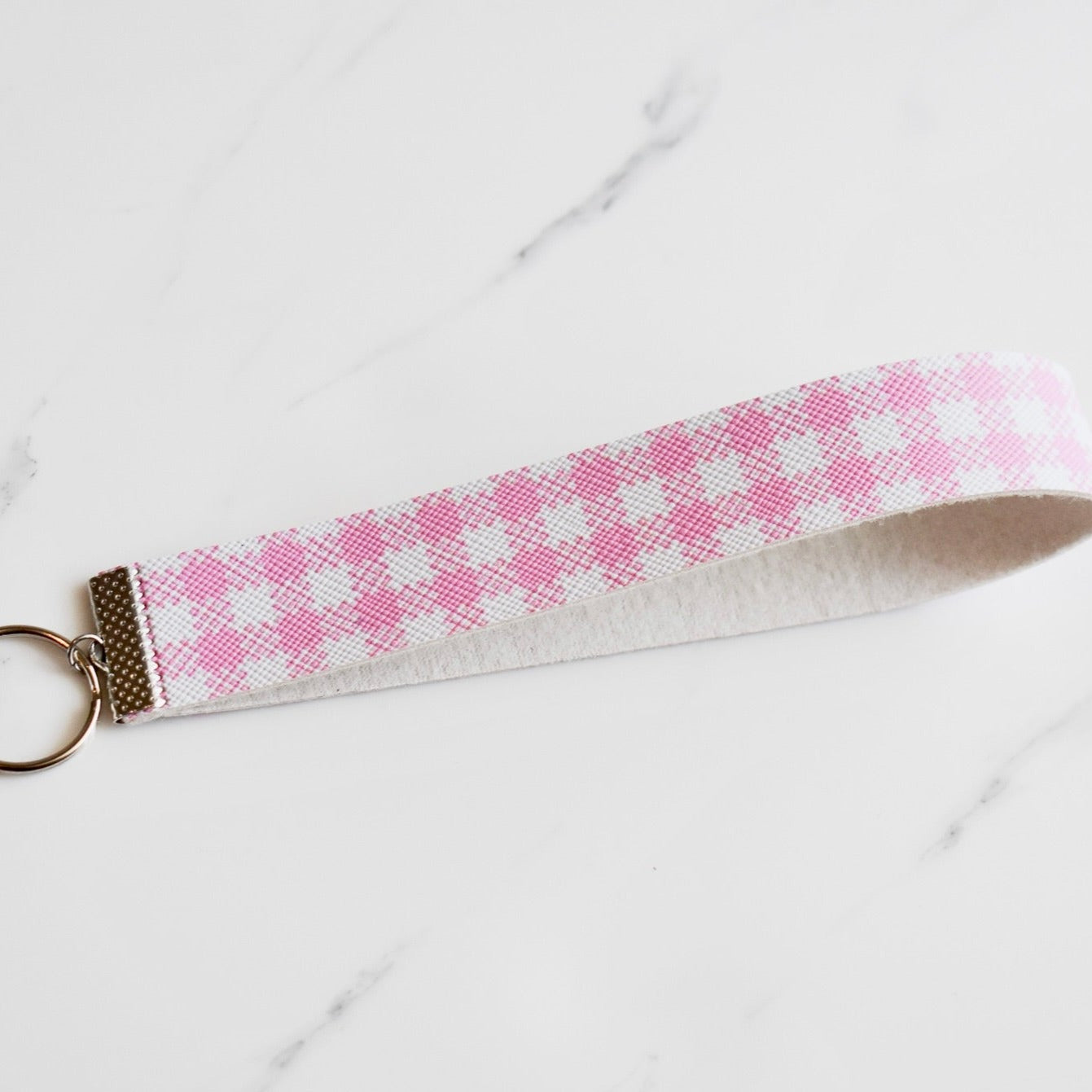 Beautifully hand made faux leather keychain. A perfect addition to a gift or a great thank you gift for a wedding.