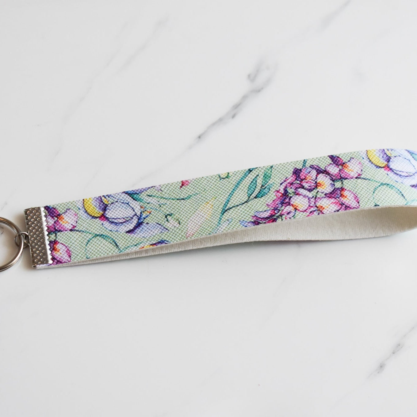 Beautifully hand made faux leather keychain. A perfect addition to a gift or a great thank you gift for a wedding.