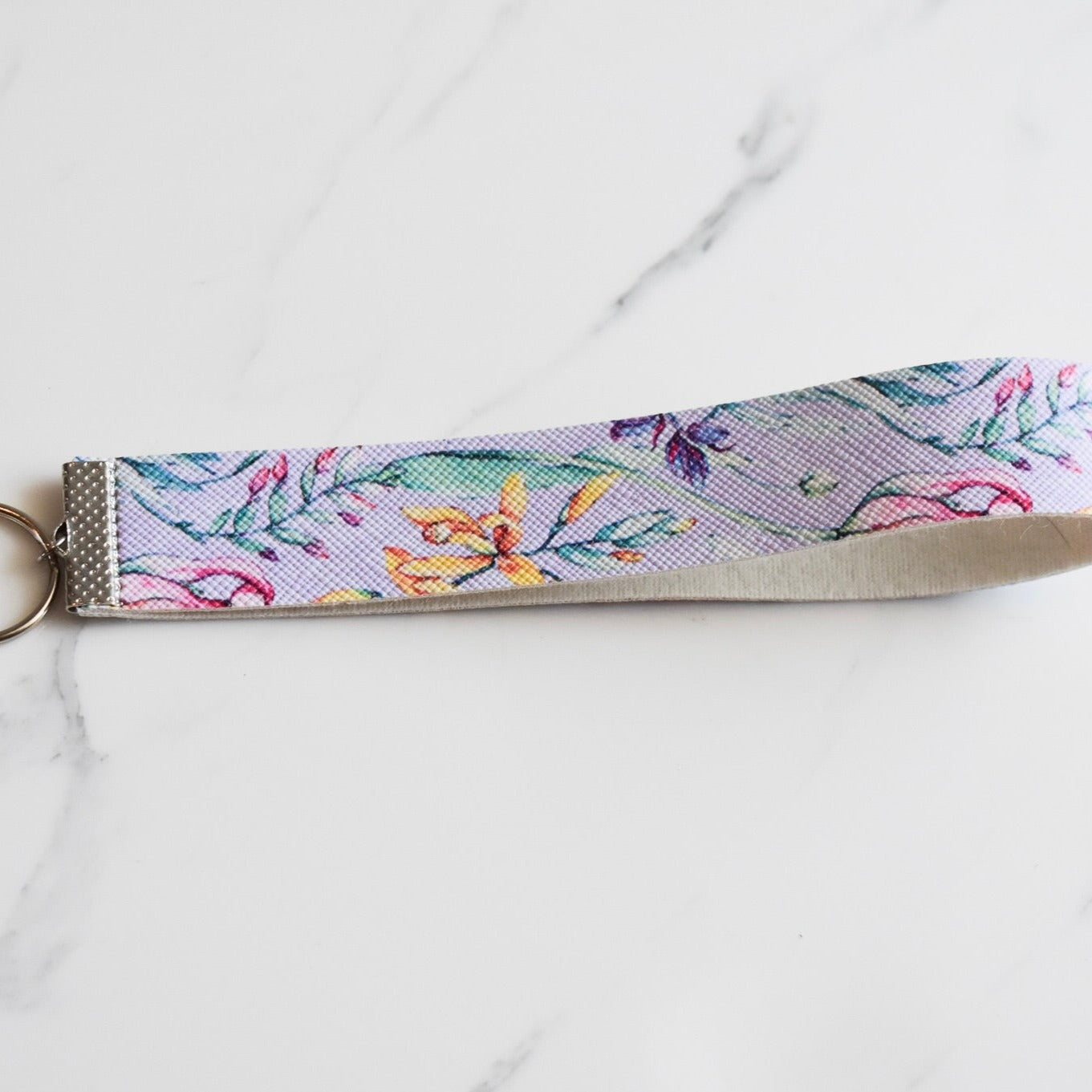 Beautifully hand made faux leather keychain. A perfect addition to a gift or a great thank you gift for a wedding.