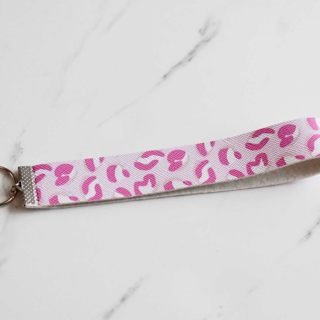 Beautifully hand made faux leather keychain. A perfect addition to a gift or a great thank you gift for a wedding.