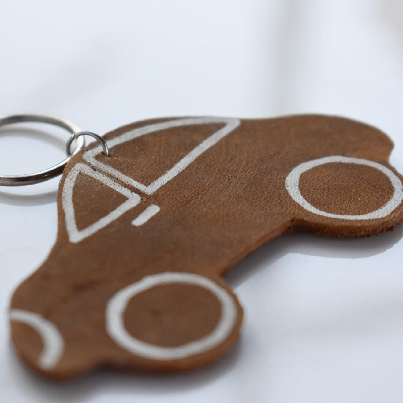 Beautifully hand made leather keyring. A perfect addition to a gift or a great thank you gift for a wedding.