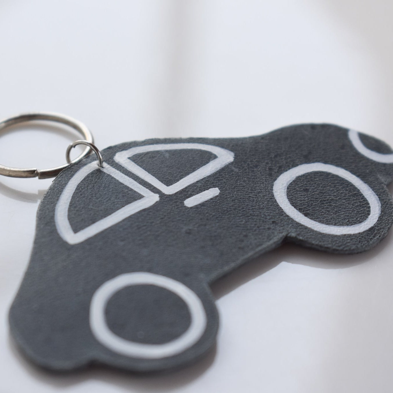 Beautifully hand made leather keyring. A perfect addition to a gift or a great thank you gift for a wedding.