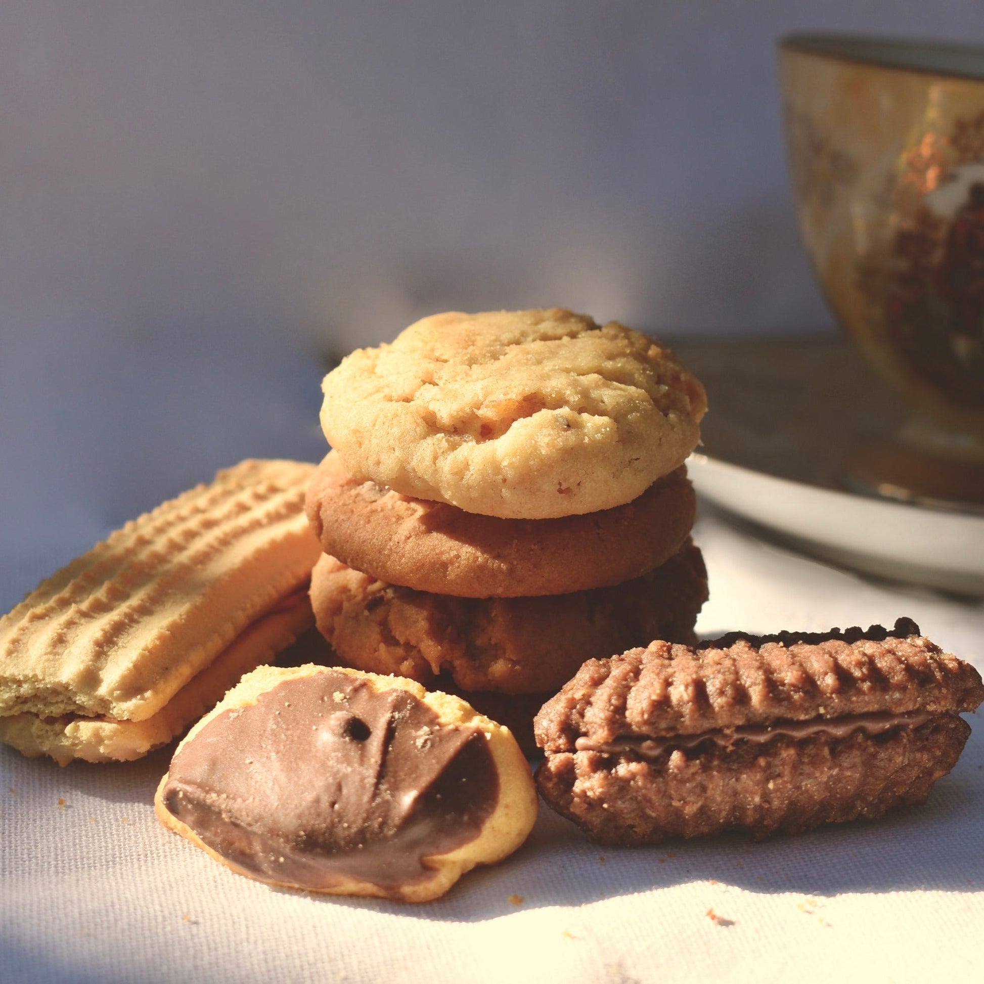 Indulge in decadent, just-out-of-the-oven homemade cookies. Delight in their melt-in-your-mouth texture and irresistible crispy goodness. Ideal for any occasion or as a luxurious gift. Personalized wedding favor choices are also on offer. For larger quantities, take advantage of our bulk discount and beautifully package them for your guests.