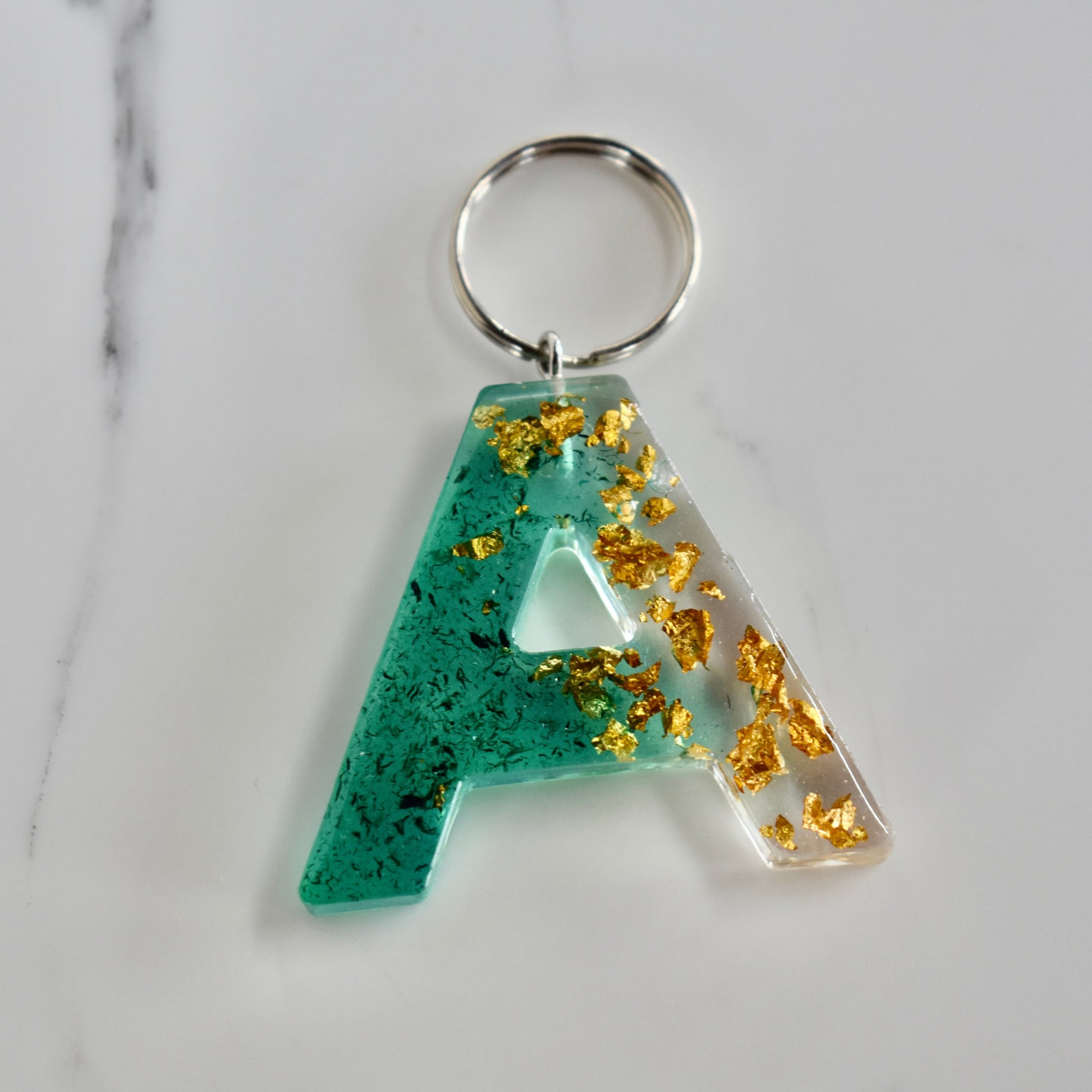 Beautifully hand made resin keychain. A perfect addition to a gift or a great thank you gift for a wedding. 