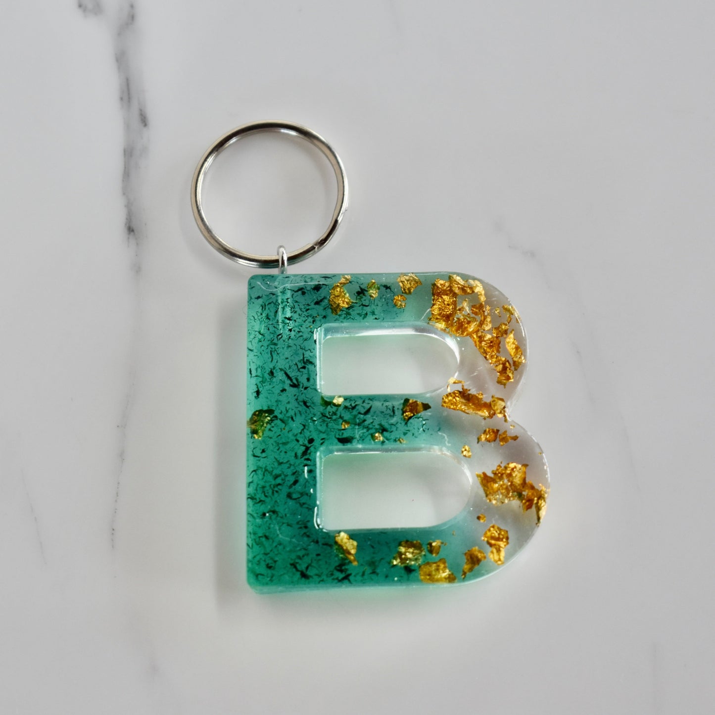 Beautifully hand made resin keychain. A perfect addition to a gift or a great thank you gift for a wedding. 