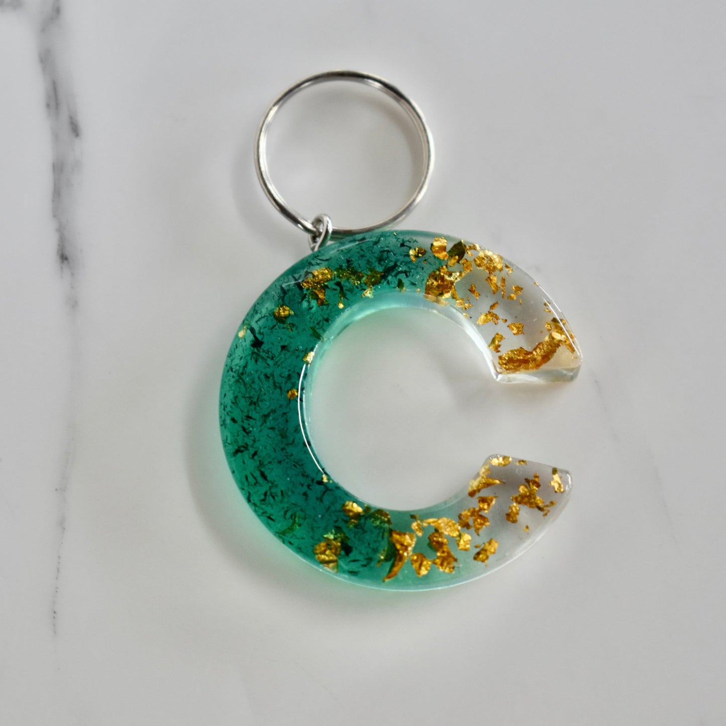 Beautifully hand made resin keychain. A perfect addition to a gift or a great thank you gift for a wedding. 