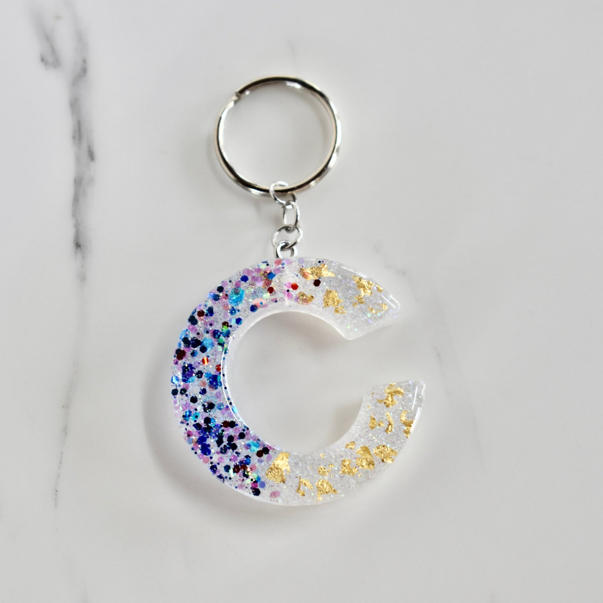 Beautifully hand made resin keychain. A perfect addition to a gift or a great thank you gift for a wedding. 