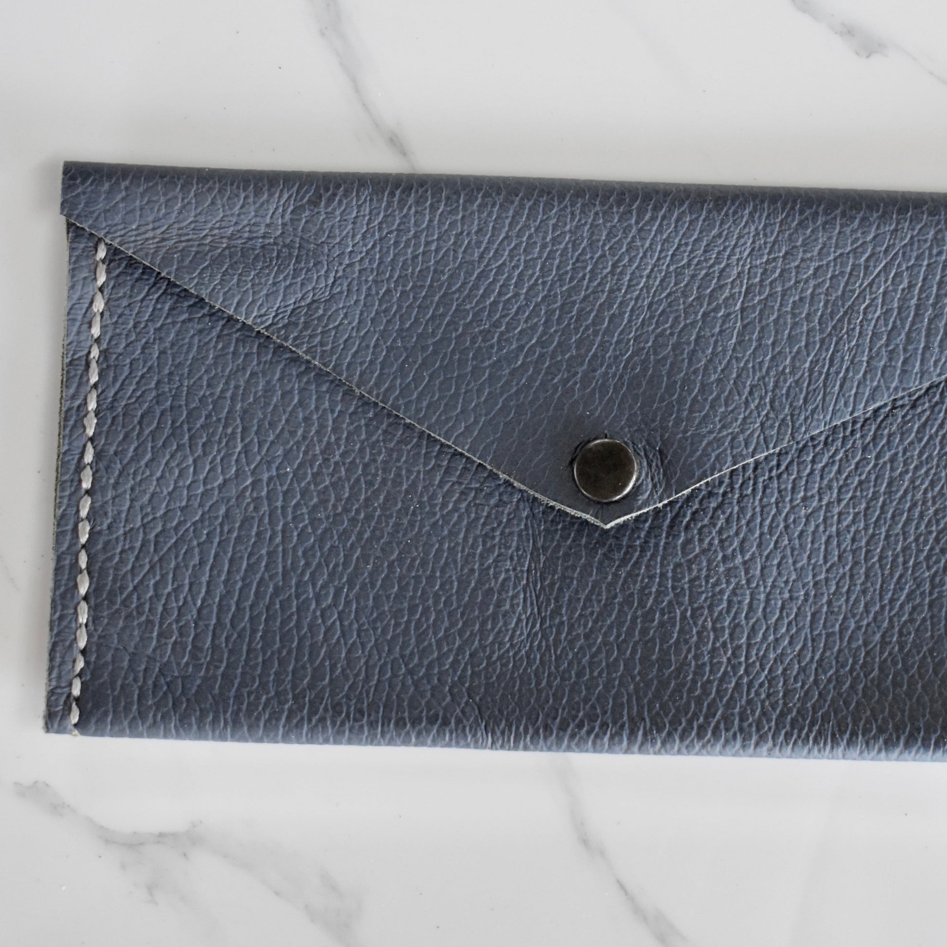 Beautifully handmade and hand stitched leather clutch. Perfect for a quick trip to the shop or even to keep your sunglasses save. Use it as a make up bag or pencil case. This also makes an amazing addition to a bridesmaids gift box. 