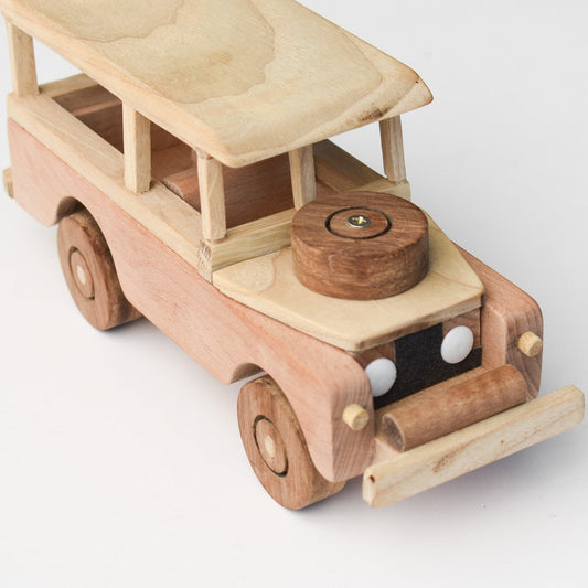 WOODEN LAND ROVER