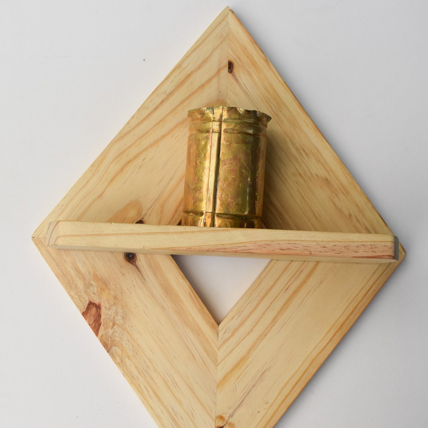 WOODEN DIAMOND PLANTER