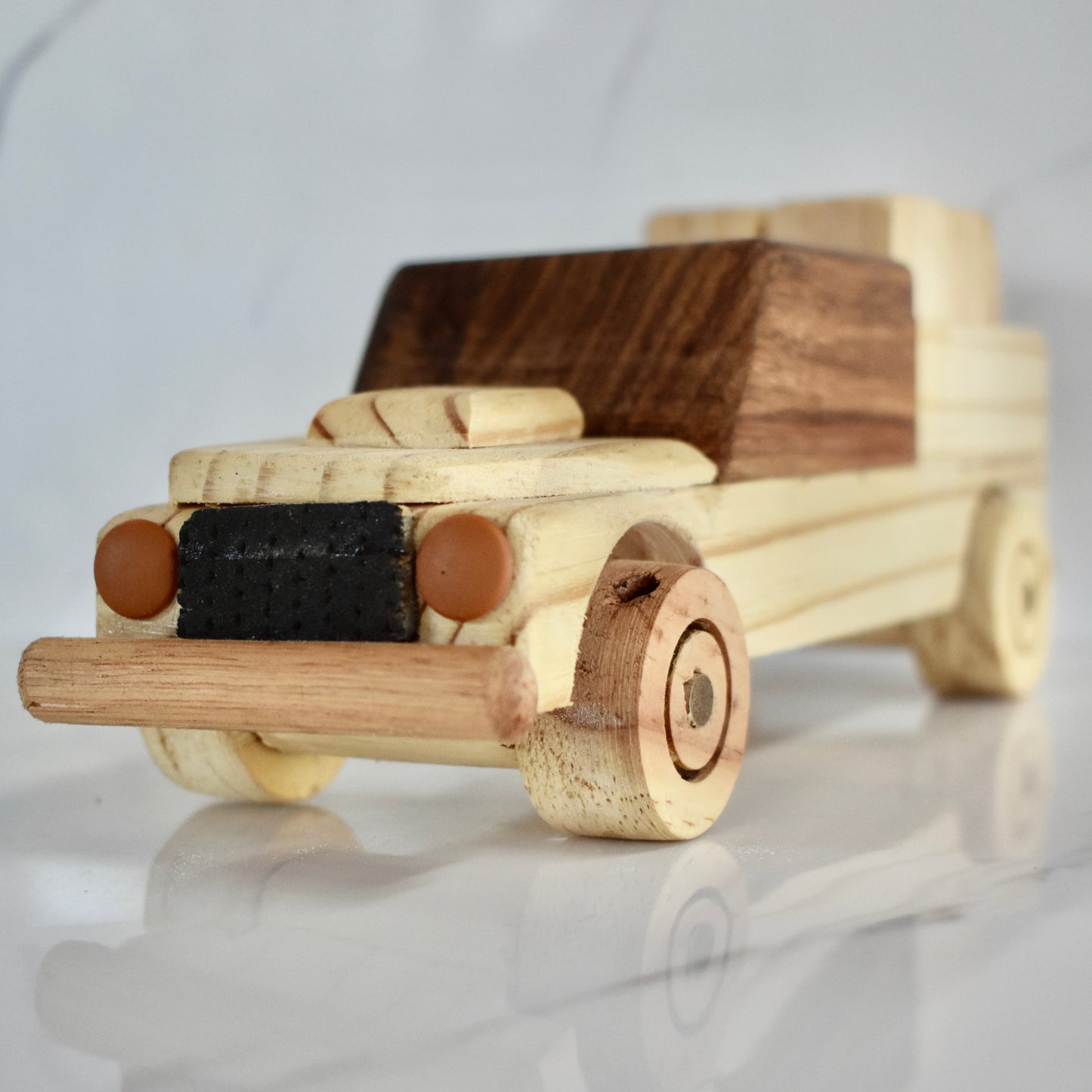 This small handmade wooden land cruiser is the perfect present for any kid (or kid at heart)! You also get some free lusern bales to unload and load on your cruiser. It can be left as is or painted for an extra touch of fun. Makes for an amazing baby shower gift. 