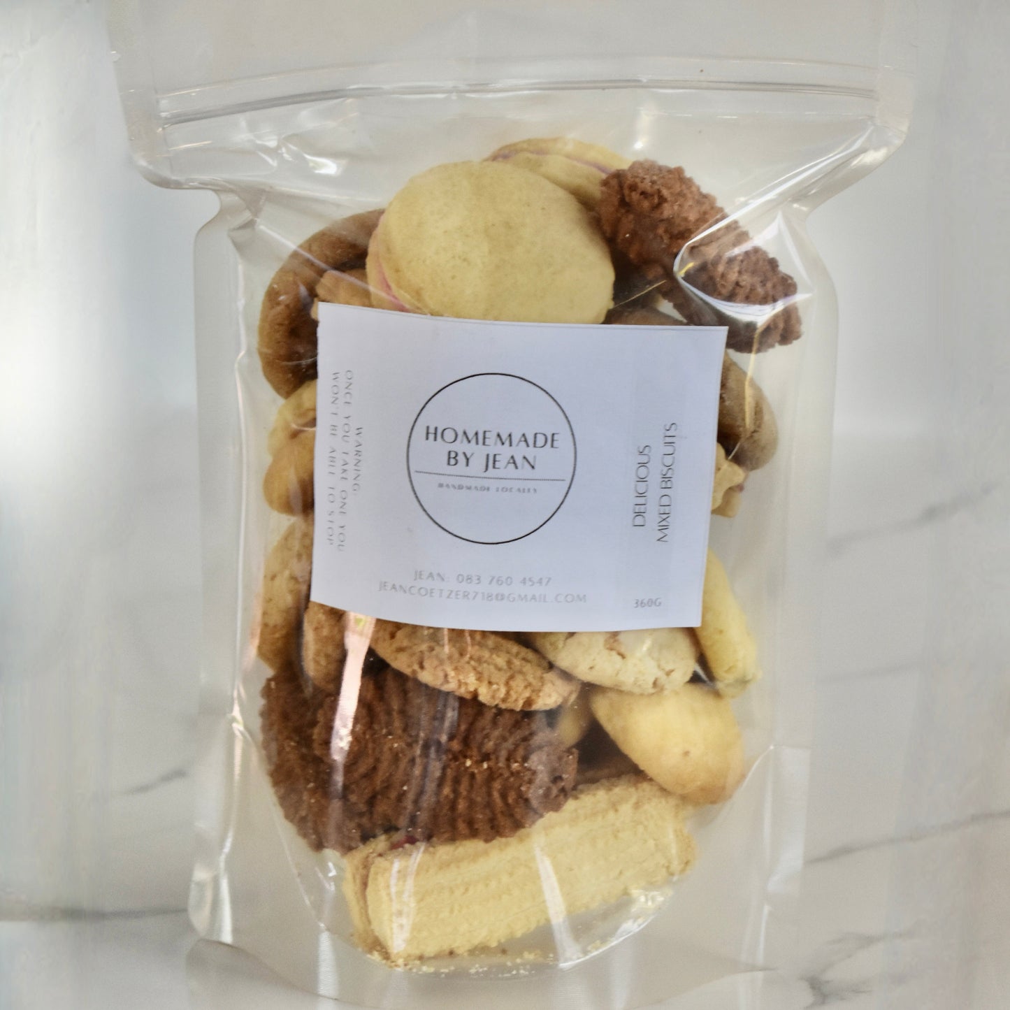 Indulge in decadent, just-out-of-the-oven homemade cookies. Delight in their melt-in-your-mouth texture and irresistible crispy goodness. Ideal for any occasion or as a luxurious gift. Personalized wedding favor choices are also on offer. For larger quantities, take advantage of our bulk discount and beautifully package them for your guests.