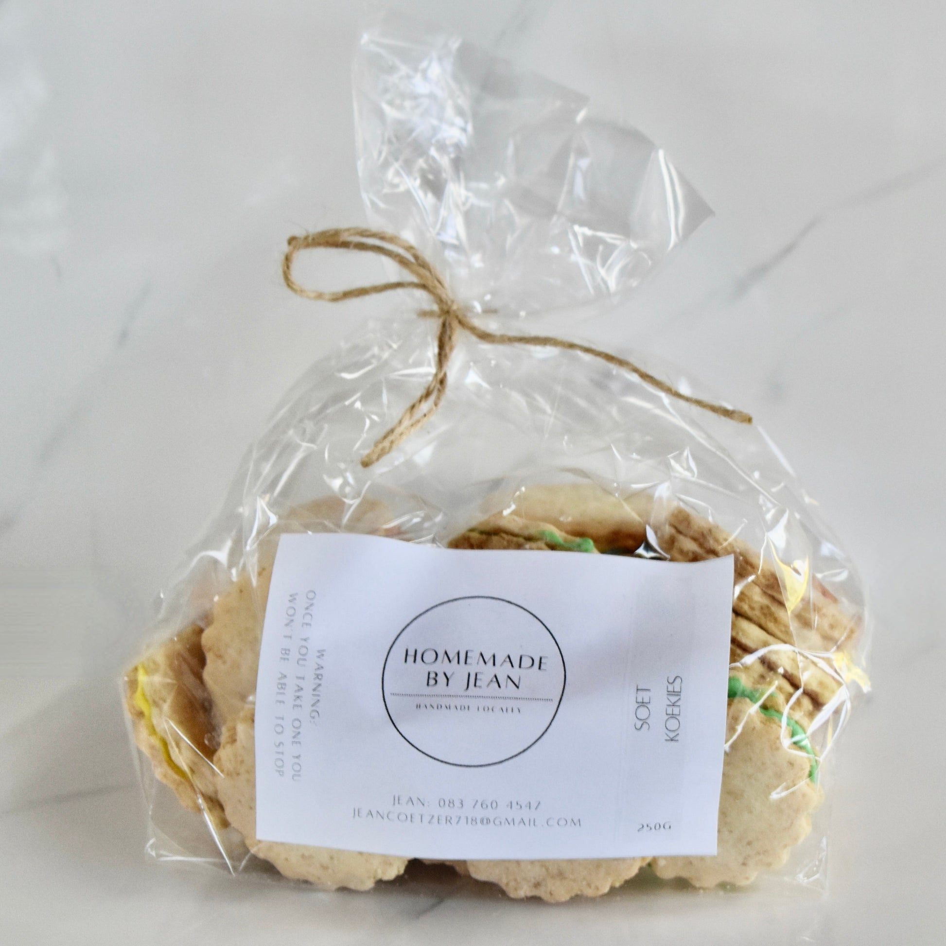 Indulge in decadent, just-out-of-the-oven homemade cookies. Delight in their melt-in-your-mouth texture and irresistible crispy goodness. Ideal for any occasion or as a luxurious gift. Personalised wedding favor choices are also on offer. For larger quantities, take advantage of our bulk discount and beautifully package them for your guests.