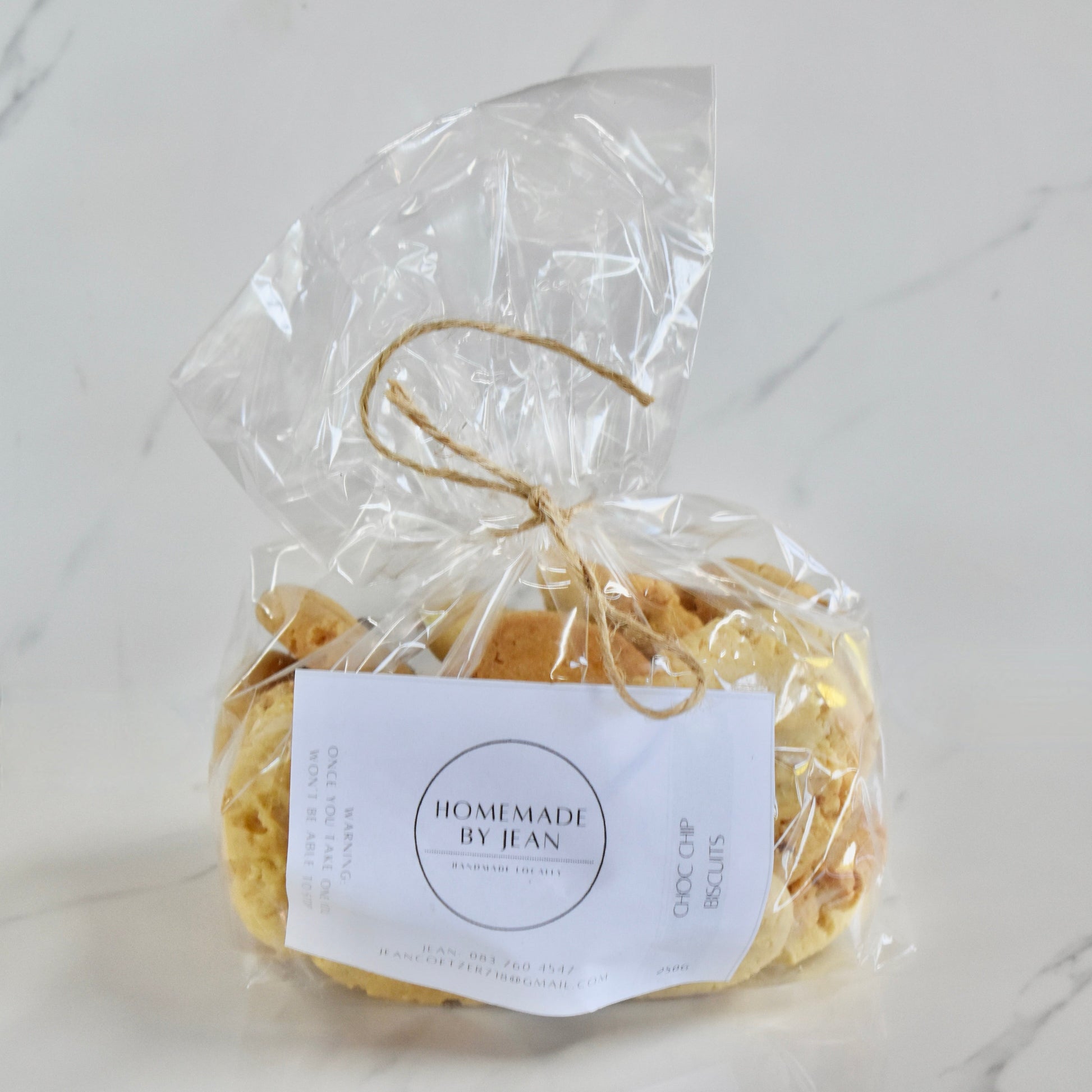 Indulge in decadent, just-out-of-the-oven homemade cookies. Delight in their melt-in-your-mouth texture and irresistible crispy goodness. Ideal for any occasion or as a luxurious gift. Personalised wedding favor choices are also on offer. For larger quantities, take advantage of our bulk discount and beautifully package them for your guests.