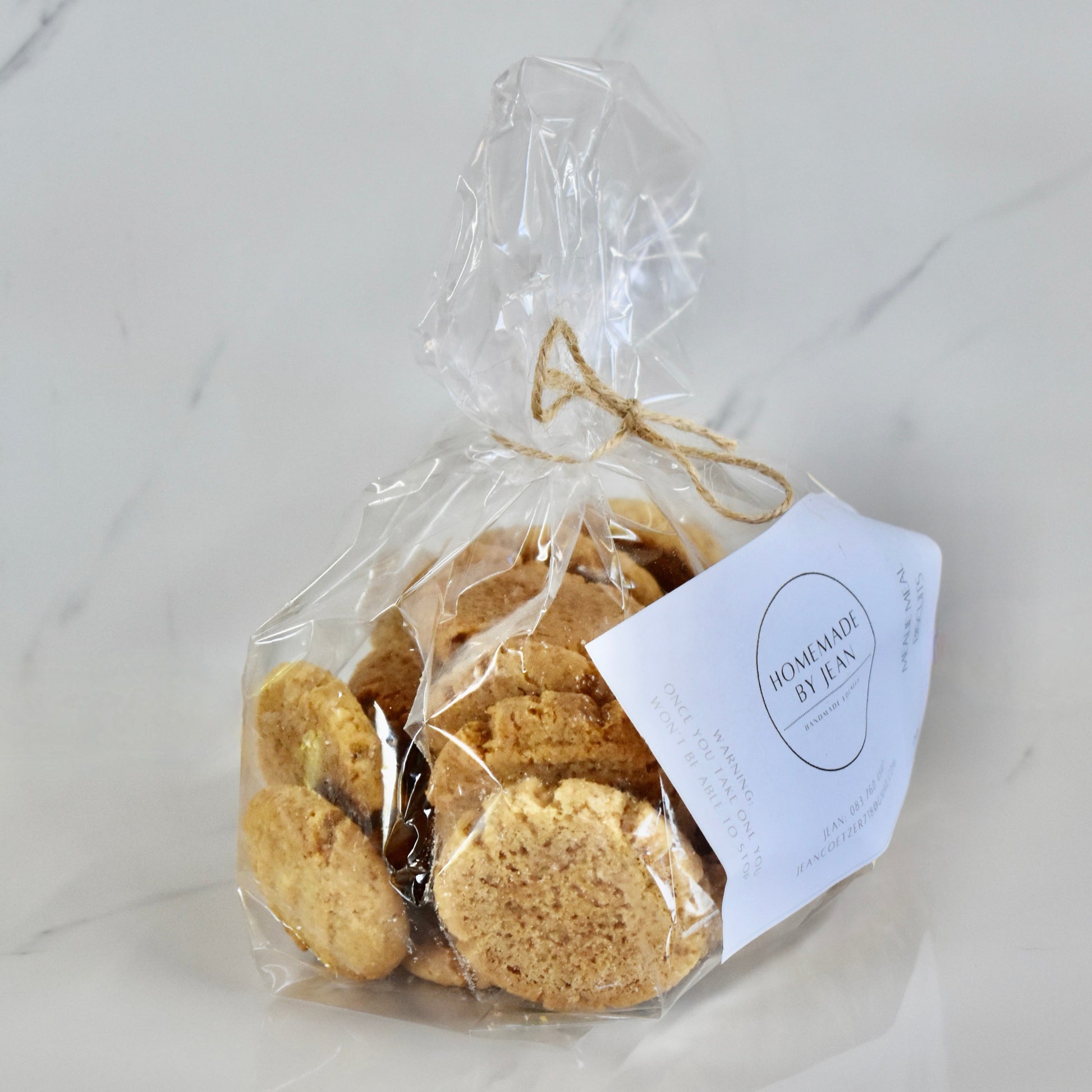 Indulge in decadent, just-out-of-the-oven homemade cookies. Delight in their melt-in-your-mouth texture and irresistible crispy goodness. Ideal for any occasion or as a luxurious gift. Personalised wedding favor choices are also on offer. For larger quantities, take advantage of our bulk discount and beautifully package them for your guests.