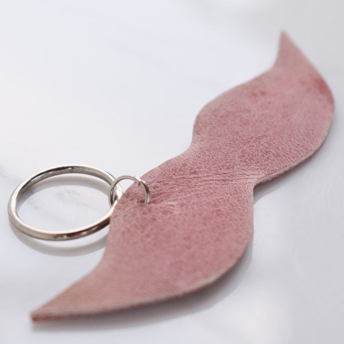 Beautifully hand made leather keychain. A perfect addition to a gift or a great thank you gift for a wedding. 