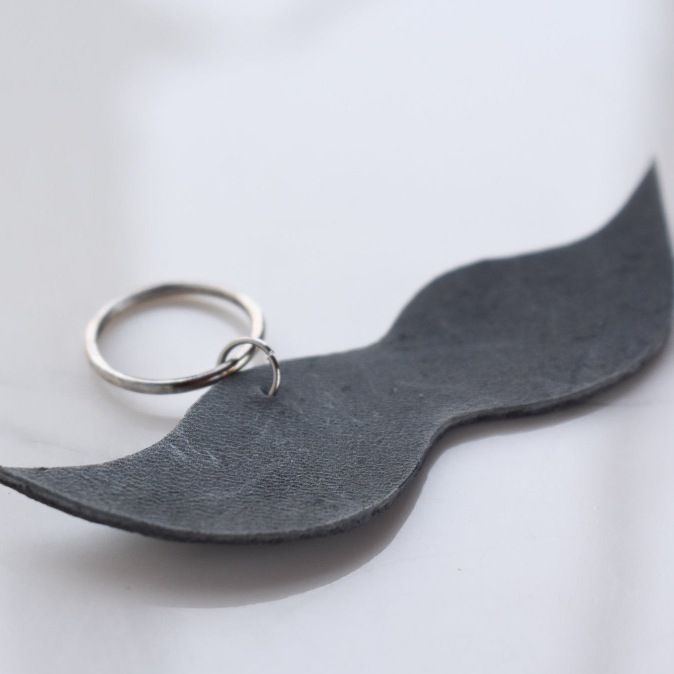 Beautifully hand made leather keychain. A perfect addition to a gift or a great thank you gift for a wedding. 