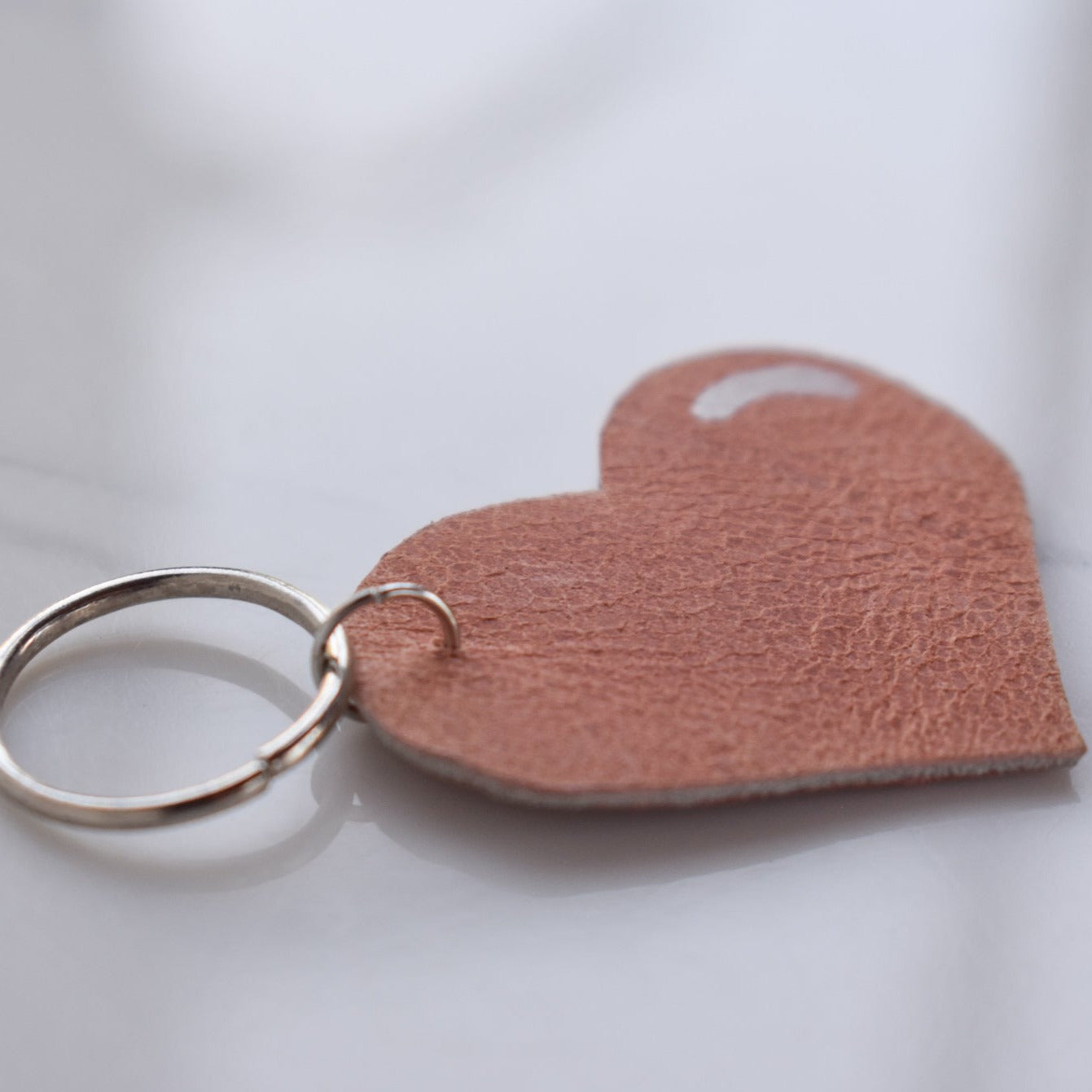 Beautifully hand made leather keychain. A perfect addition to a gift or a great thank you gift for a wedding. 