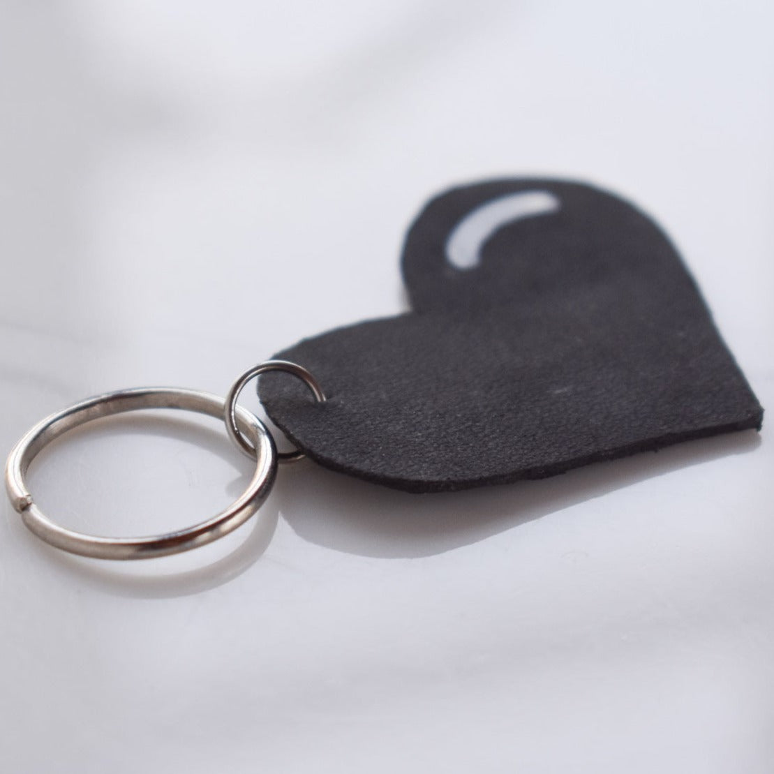 Beautifully hand made leather keychain. A perfect addition to a gift or a great thank you gift for a wedding. 