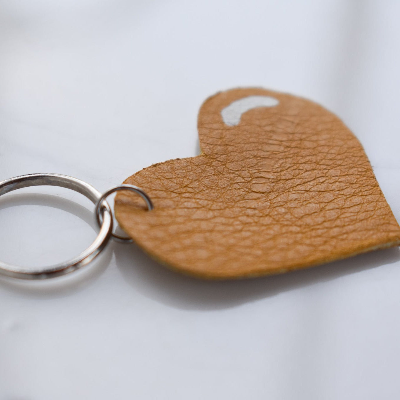 Beautifully hand made leather keychain. A perfect addition to a gift or a great thank you gift for a wedding. 