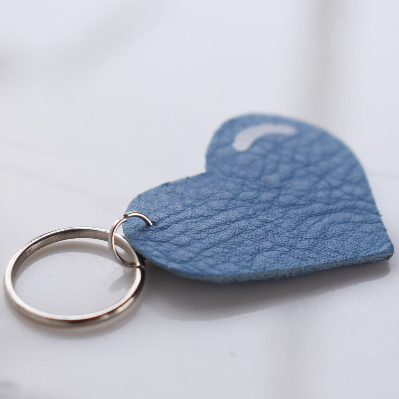 Beautifully hand made leather keychain. A perfect addition to a gift or a great thank you gift for a wedding. 