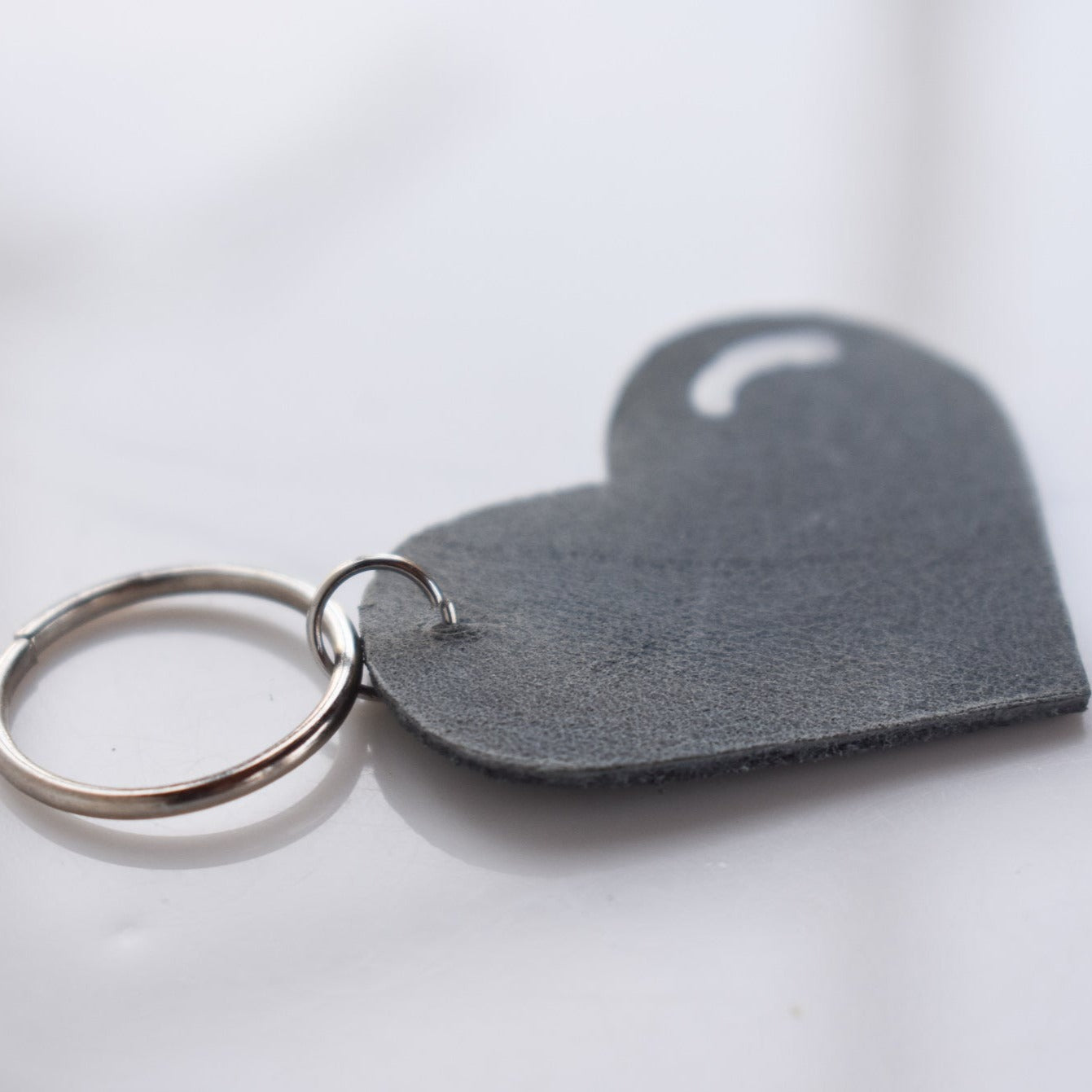 Beautifully hand made leather keychain. A perfect addition to a gift or a great thank you gift for a wedding. 