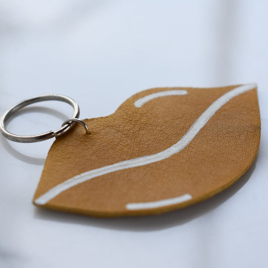 Beautifully hand made leather keychain. A perfect addition to a gift or a great thank you gift for a wedding. 