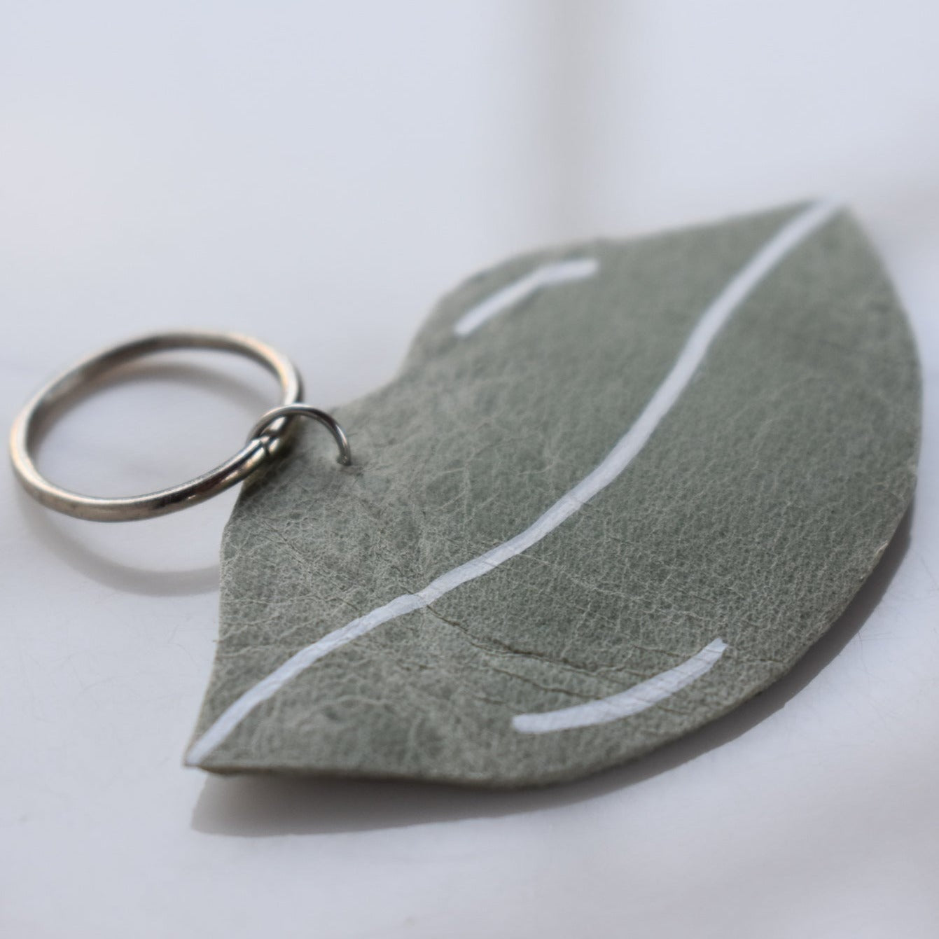 Beautifully hand made leather keychain. A perfect addition to a gift or a great thank you gift for a wedding. 